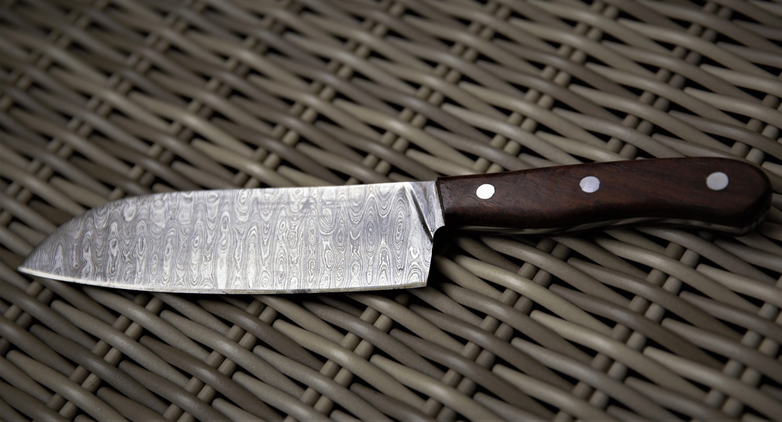 Close damascus chef