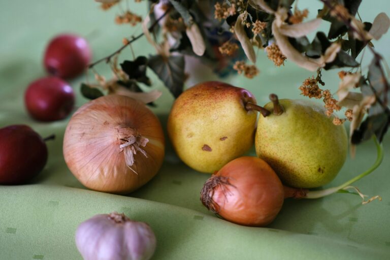 Why garlic and onions turn yellow in the garden and how to fix it
